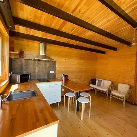 Casa Em Madeira Com Jardim Privado Vakantiehuis