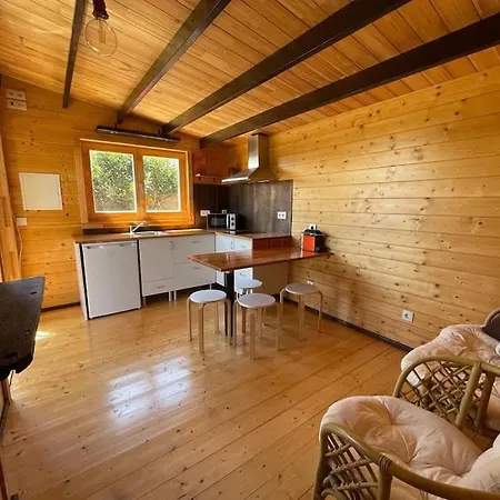 Casa Em Madeira Com Jardim Privado Vakantiehuis *
