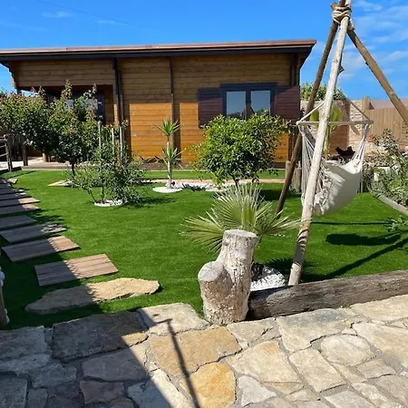 Casa Em Madeira Com Jardim Privado Vakantiehuis *