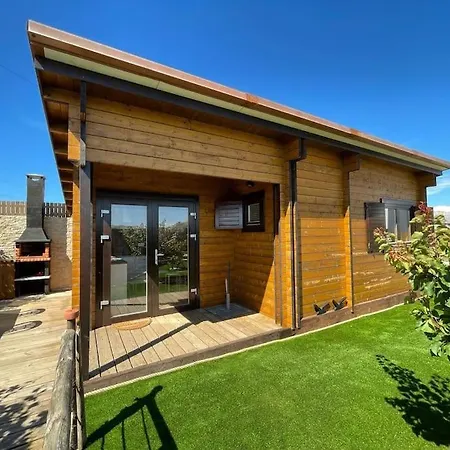 Casa Em Madeira Com Jardim Privado Nyaraló