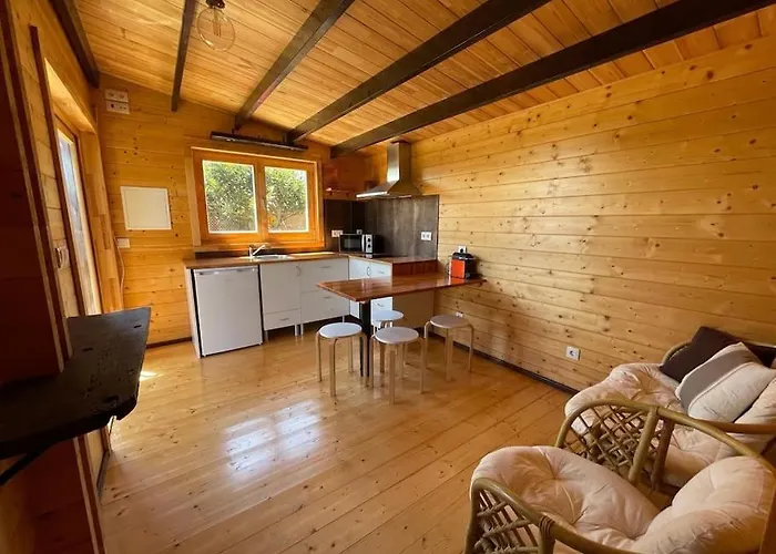 Casa Em Madeira Com Jardim Privado Holiday home *