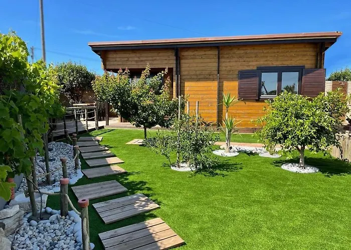 Casa Em Madeira Com Jardim Privado